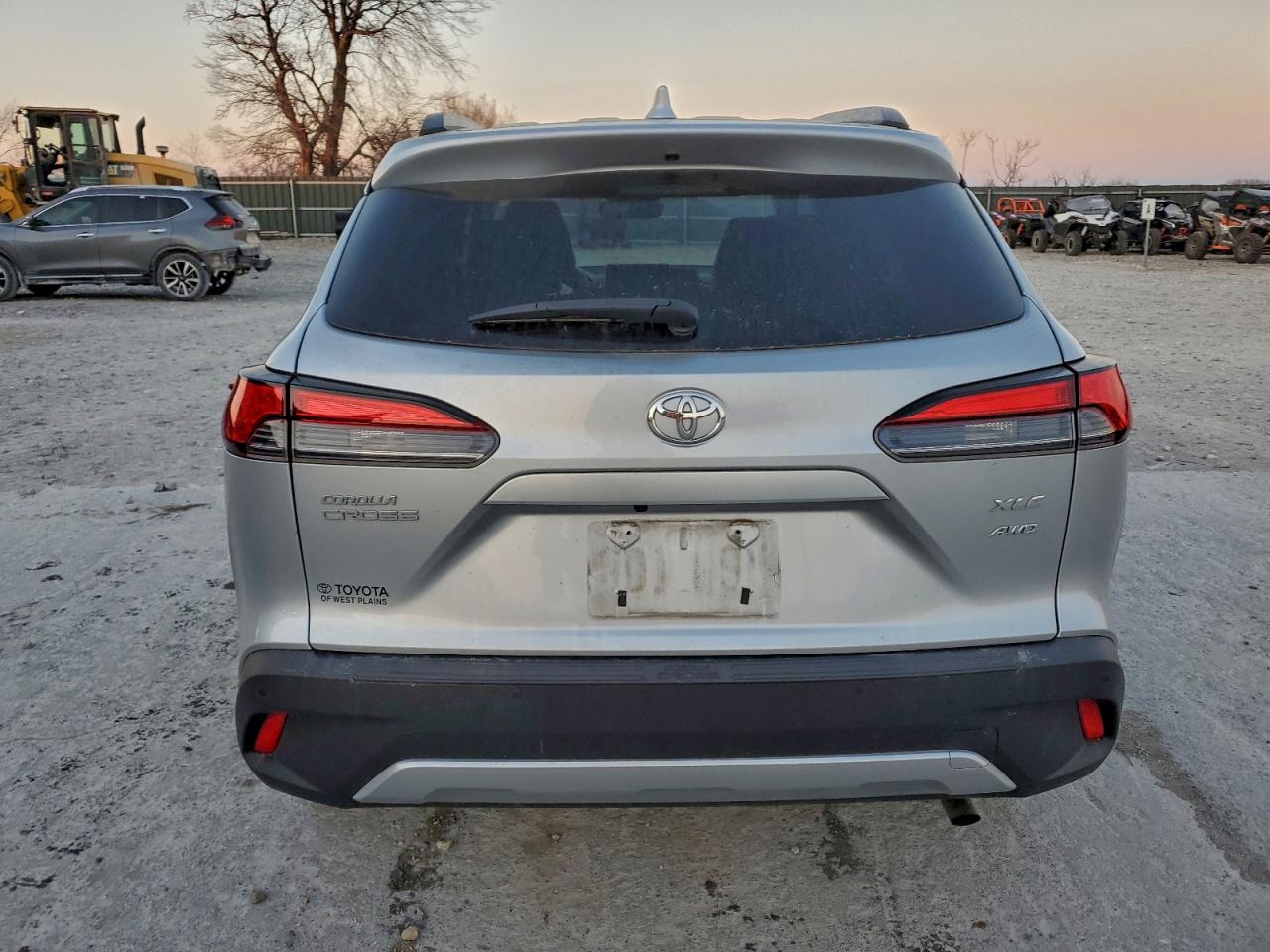 2023 TOYOTA COROLLA CROSS XLE photo 6