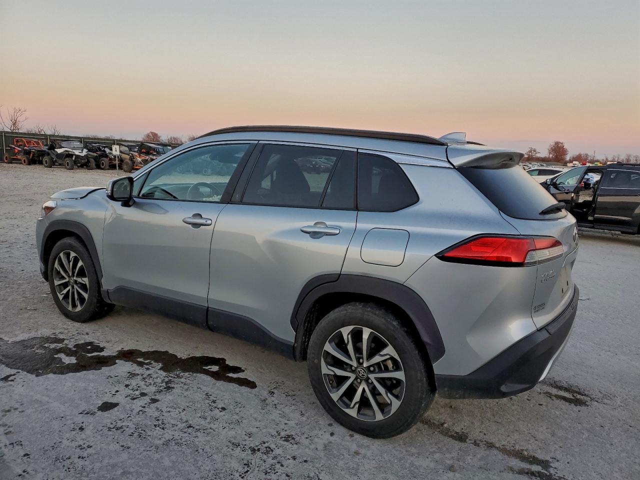 2023 TOYOTA COROLLA CROSS XLE photo 2