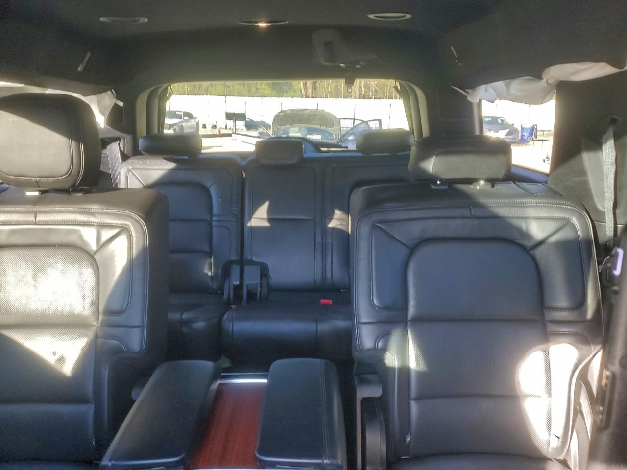 2018 LINCOLN NAVIGATOR RESERVE photo 19