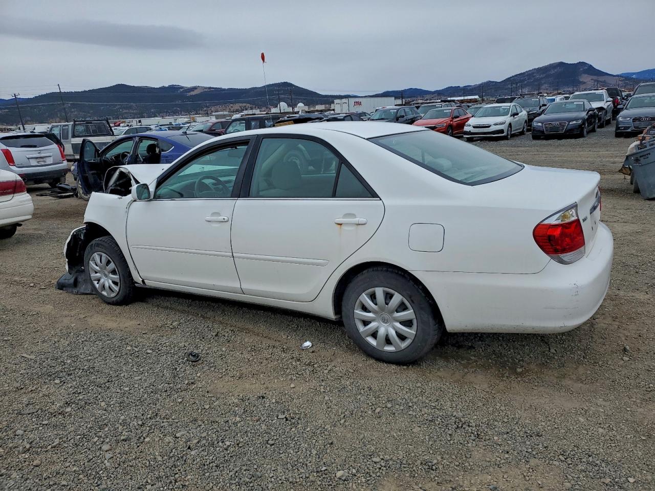2006 TOYOTA CAMRY LE photo 2