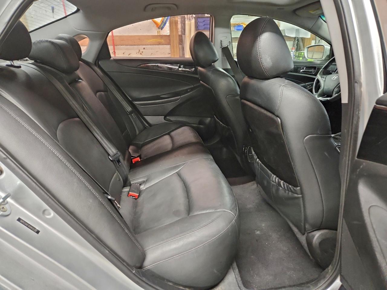 2013 HYUNDAI SONATA SE photo 19
