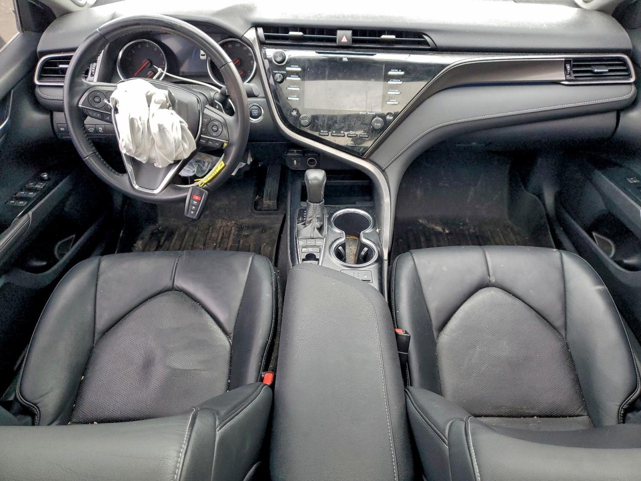 2019 TOYOTA CAMRY XSE photo 8