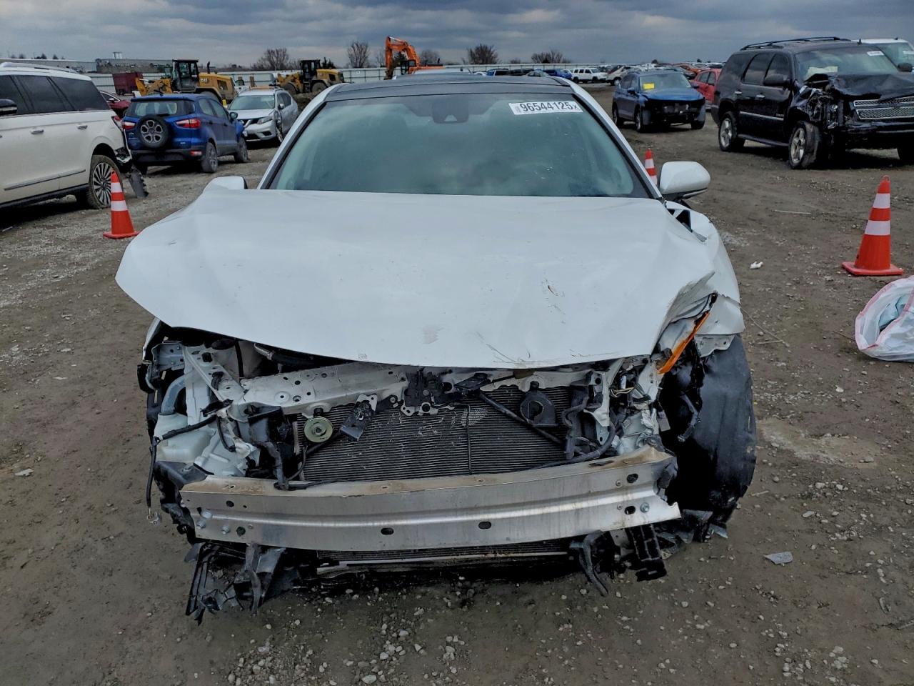 2019 TOYOTA CAMRY XSE photo 5