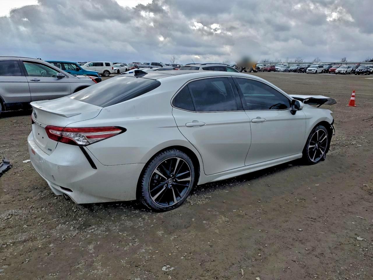 2019 TOYOTA CAMRY XSE photo 3