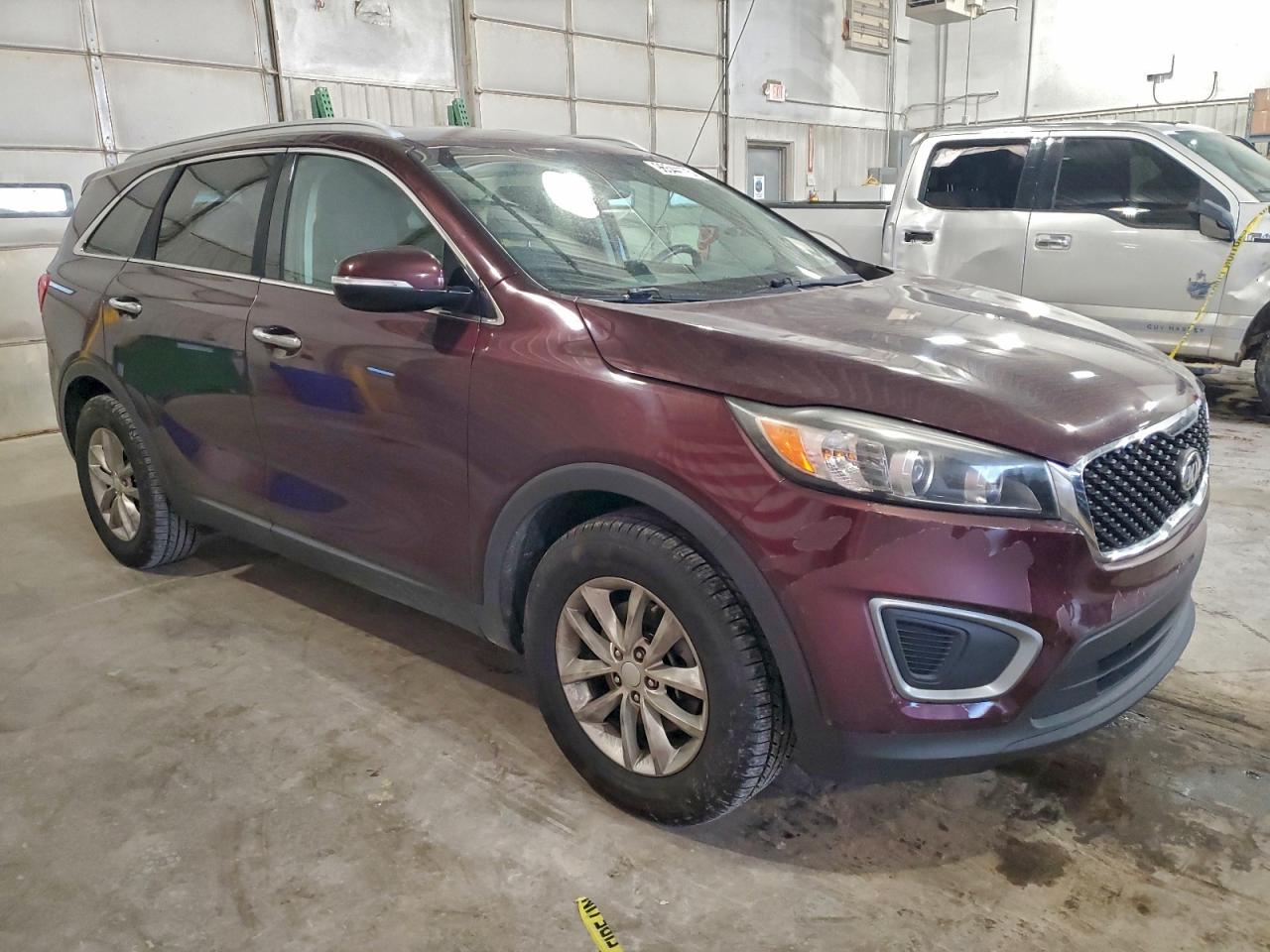 2016 KIA SORENTO LX photo 4