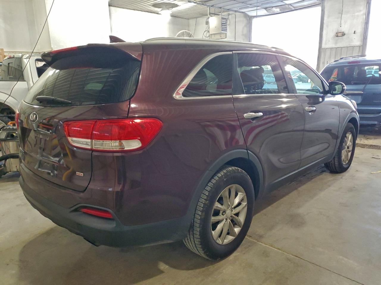 2016 KIA SORENTO LX photo 3