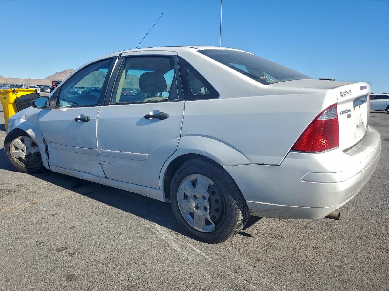 2007 FORD FOCUS ZX4 photo 2