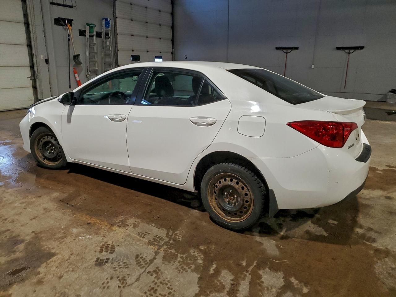 2018 TOYOTA COROLLA L photo 2