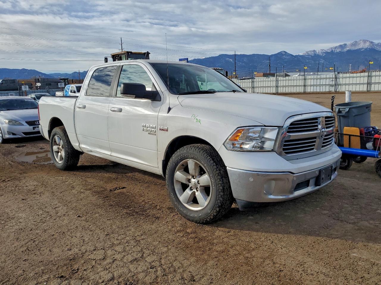 2019 RAM 1500 CLASSIC SLT photo 4