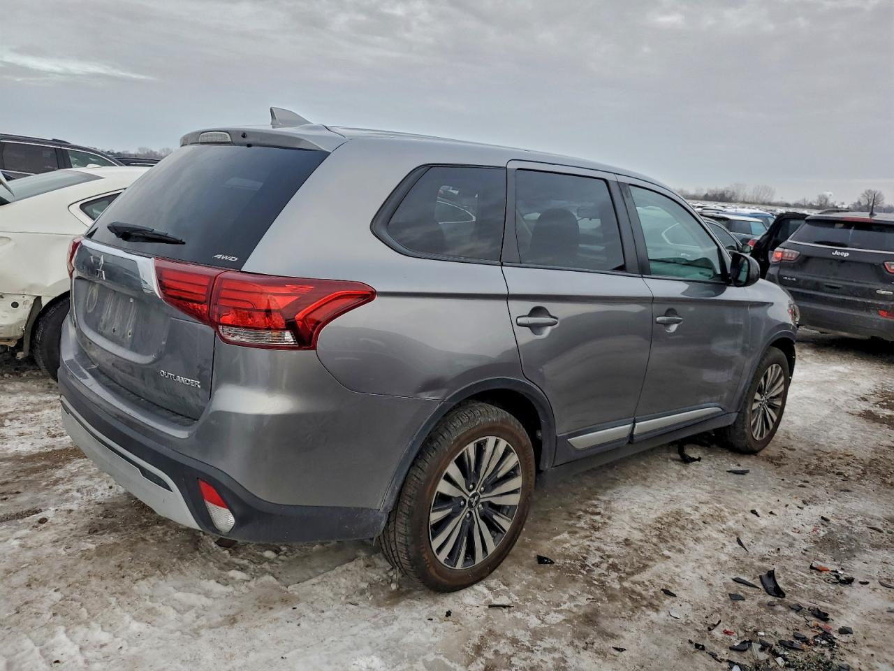 2019 MITSUBISHI OUTLANDER SE photo 3