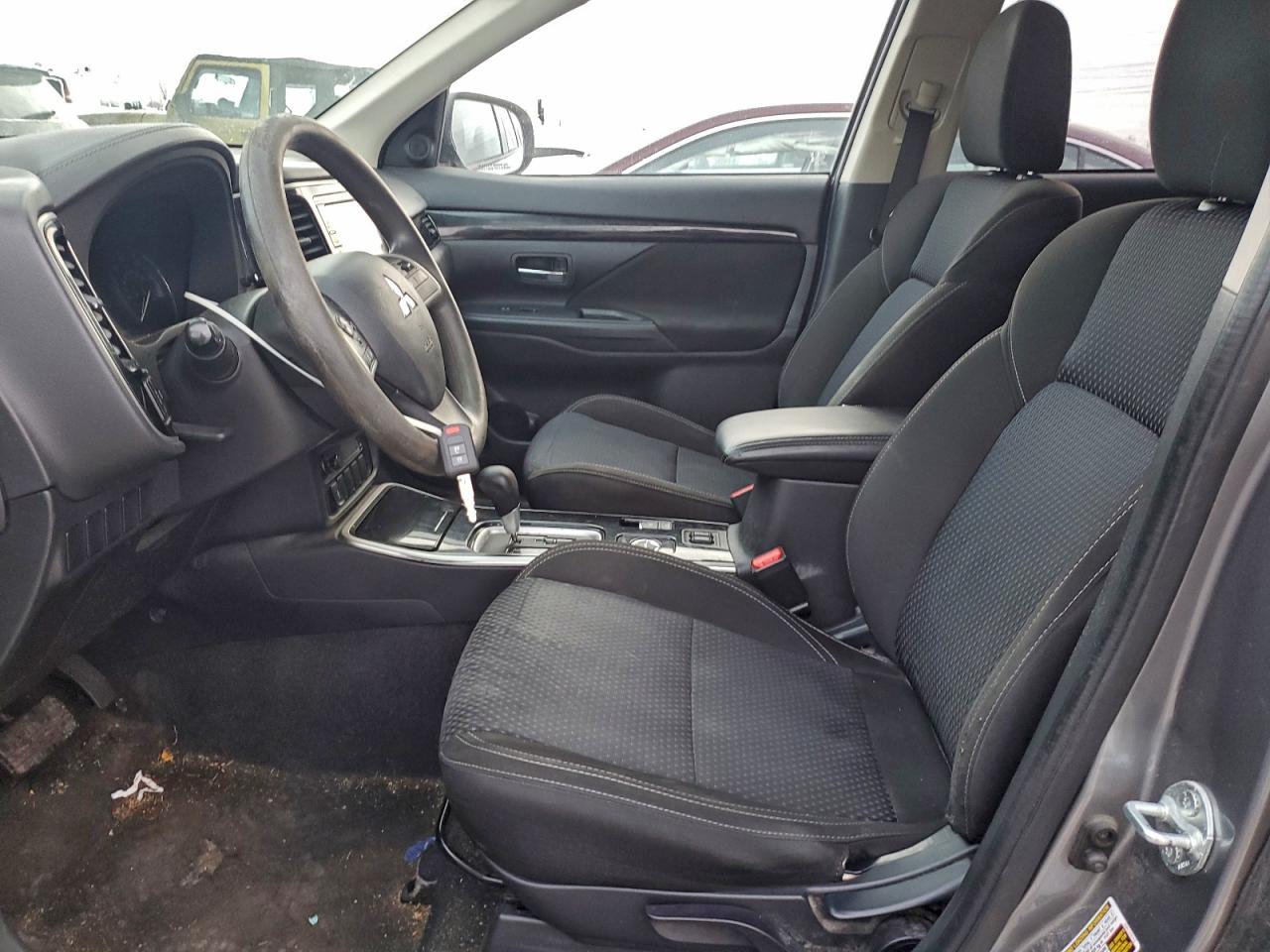 2019 MITSUBISHI OUTLANDER SE photo 7