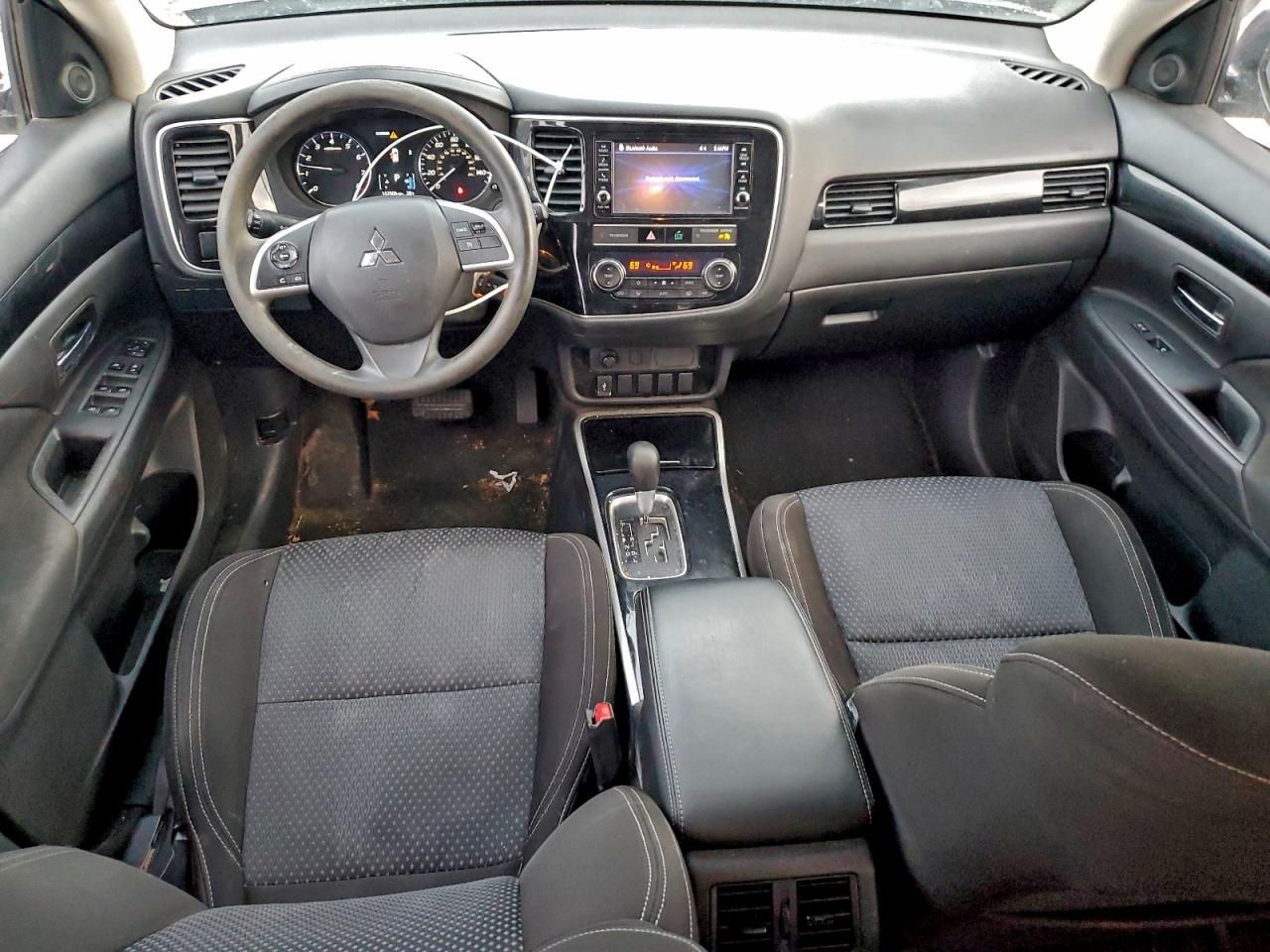 2019 MITSUBISHI OUTLANDER SE photo 8
