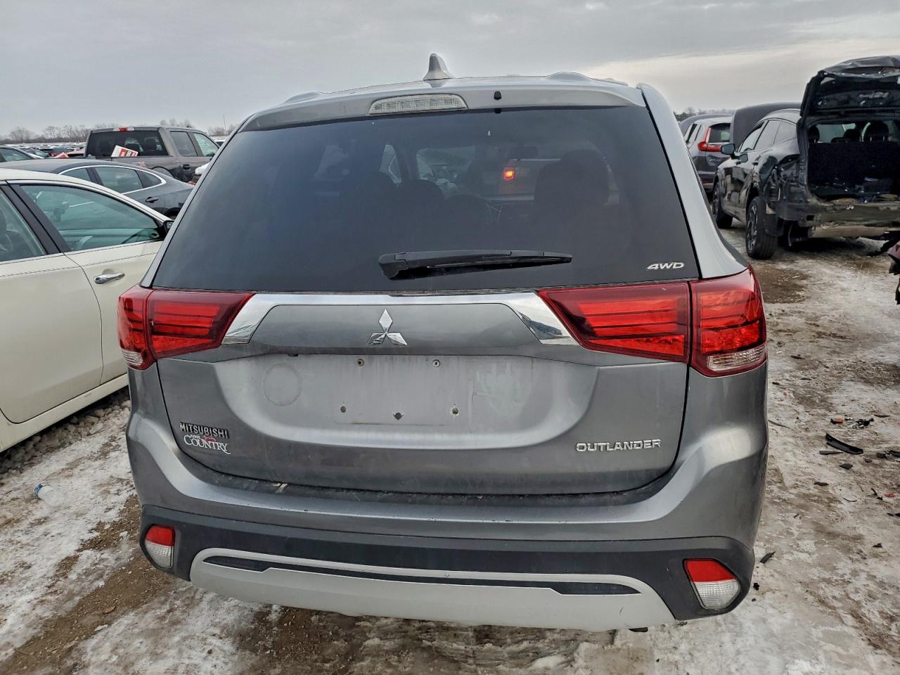 2019 MITSUBISHI OUTLANDER SE photo 6