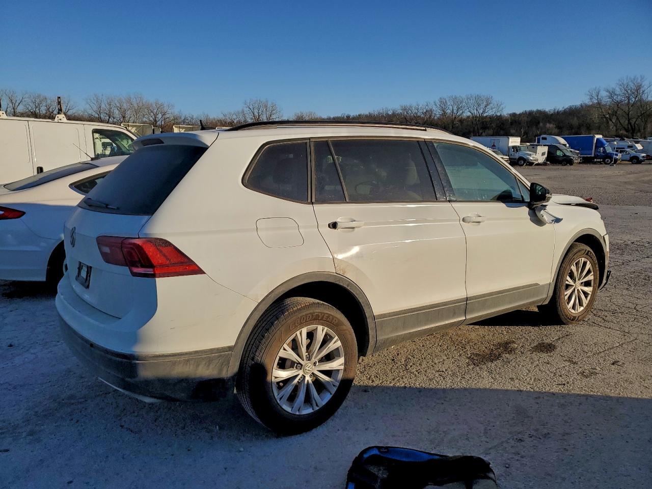 2020 VOLKSWAGEN TIGUAN S photo 3