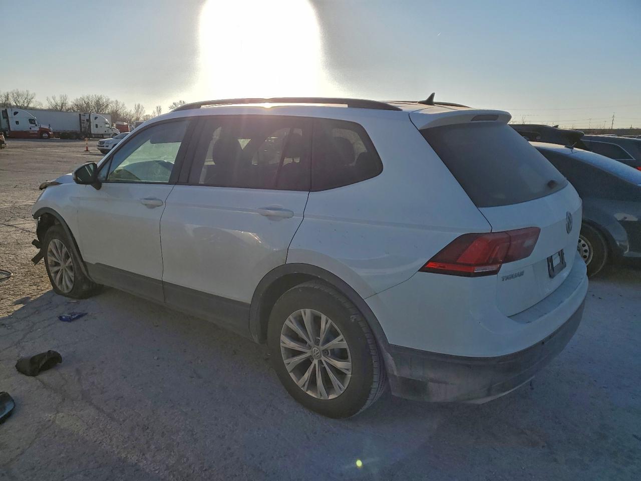 2020 VOLKSWAGEN TIGUAN S photo 2