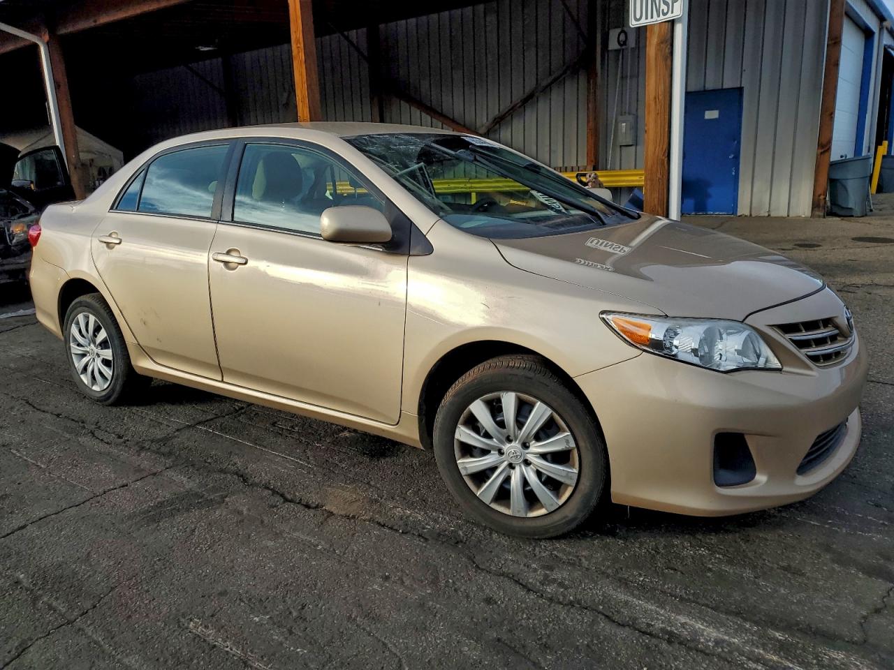 2013 TOYOTA COROLLA BASE photo 4