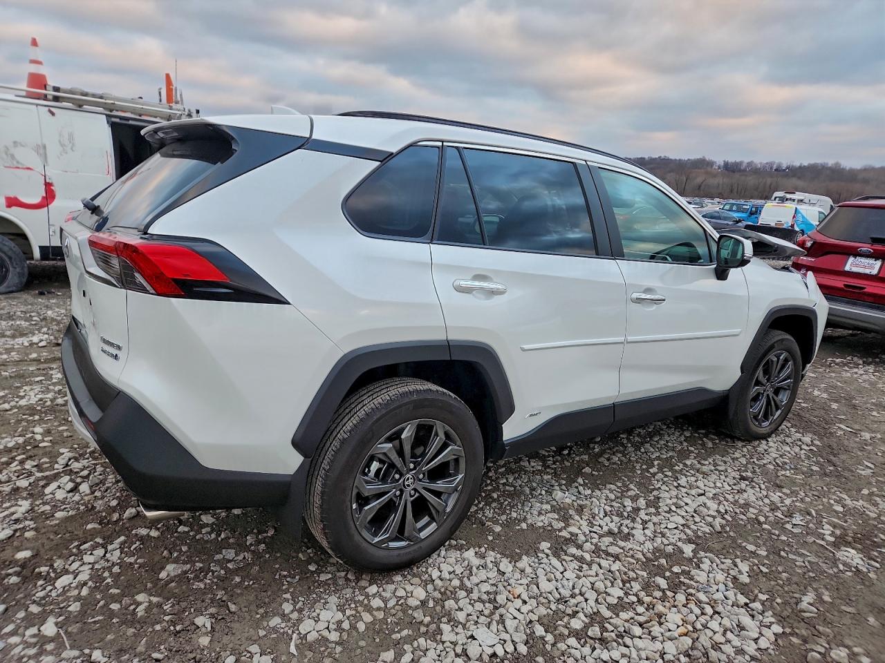 2024 TOYOTA RAV4 LIMITED photo 3