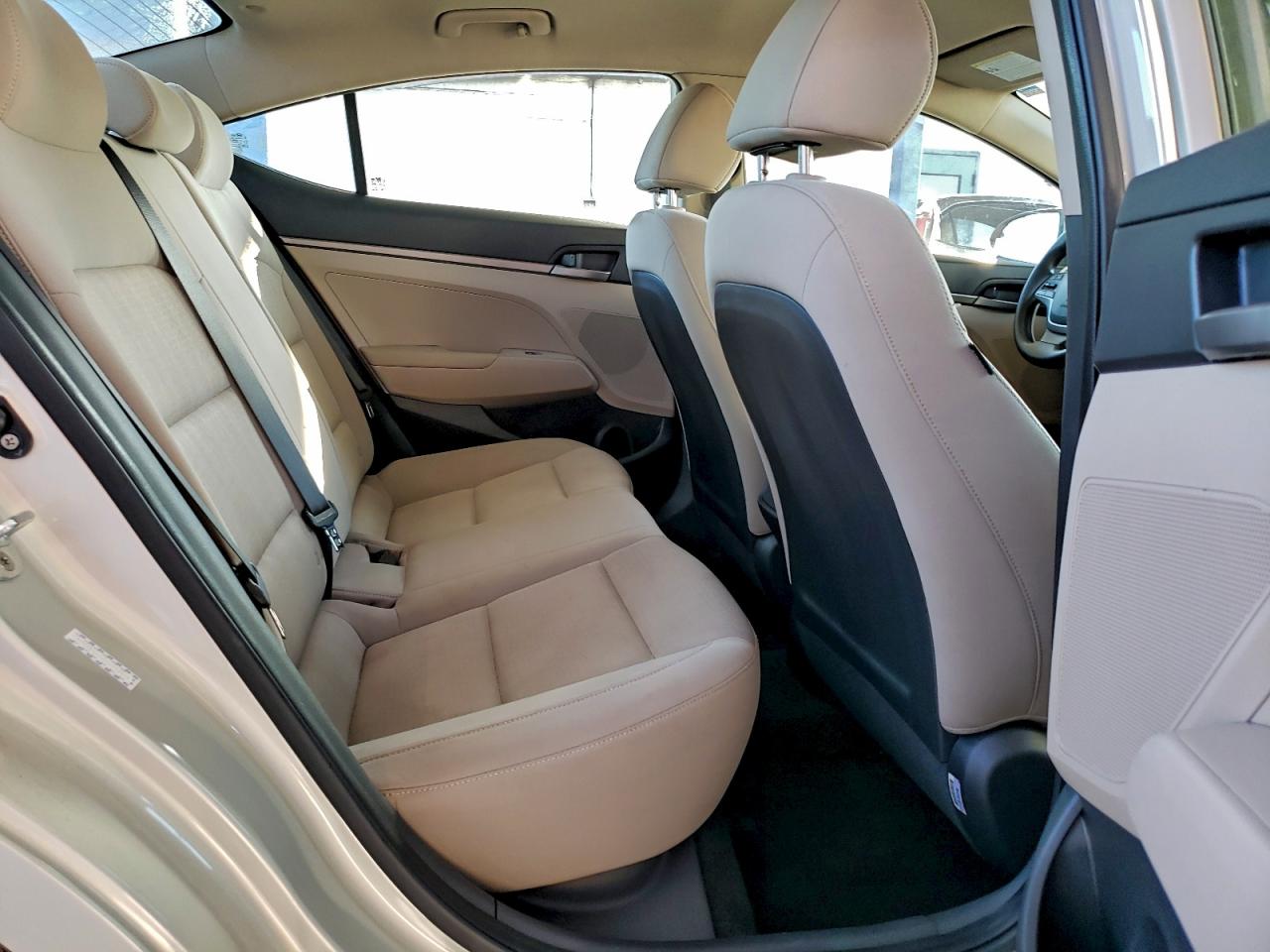 2017 HYUNDAI ELANTRA SE photo 10