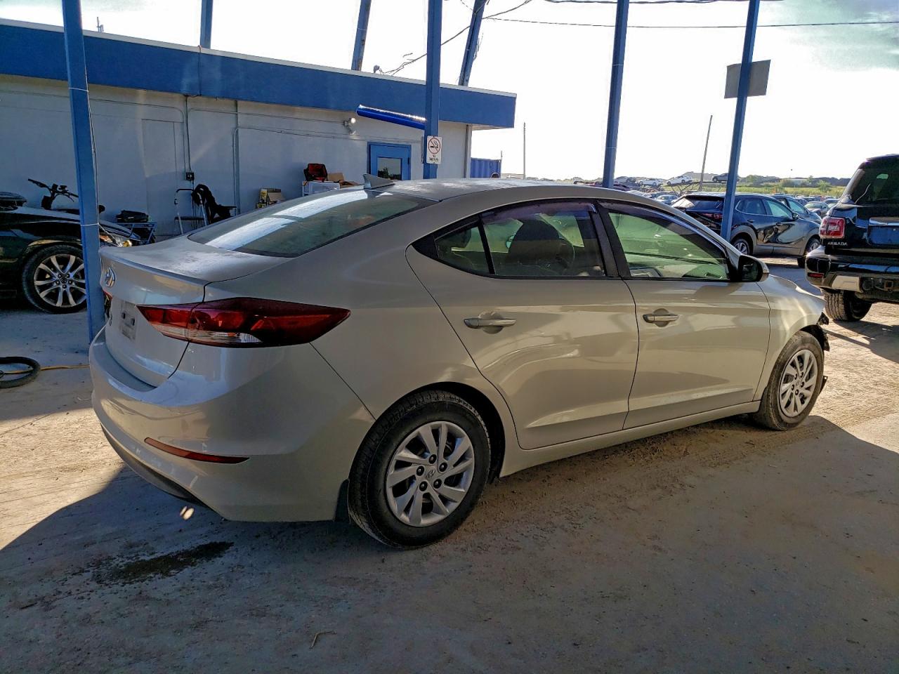 2017 HYUNDAI ELANTRA SE photo 3