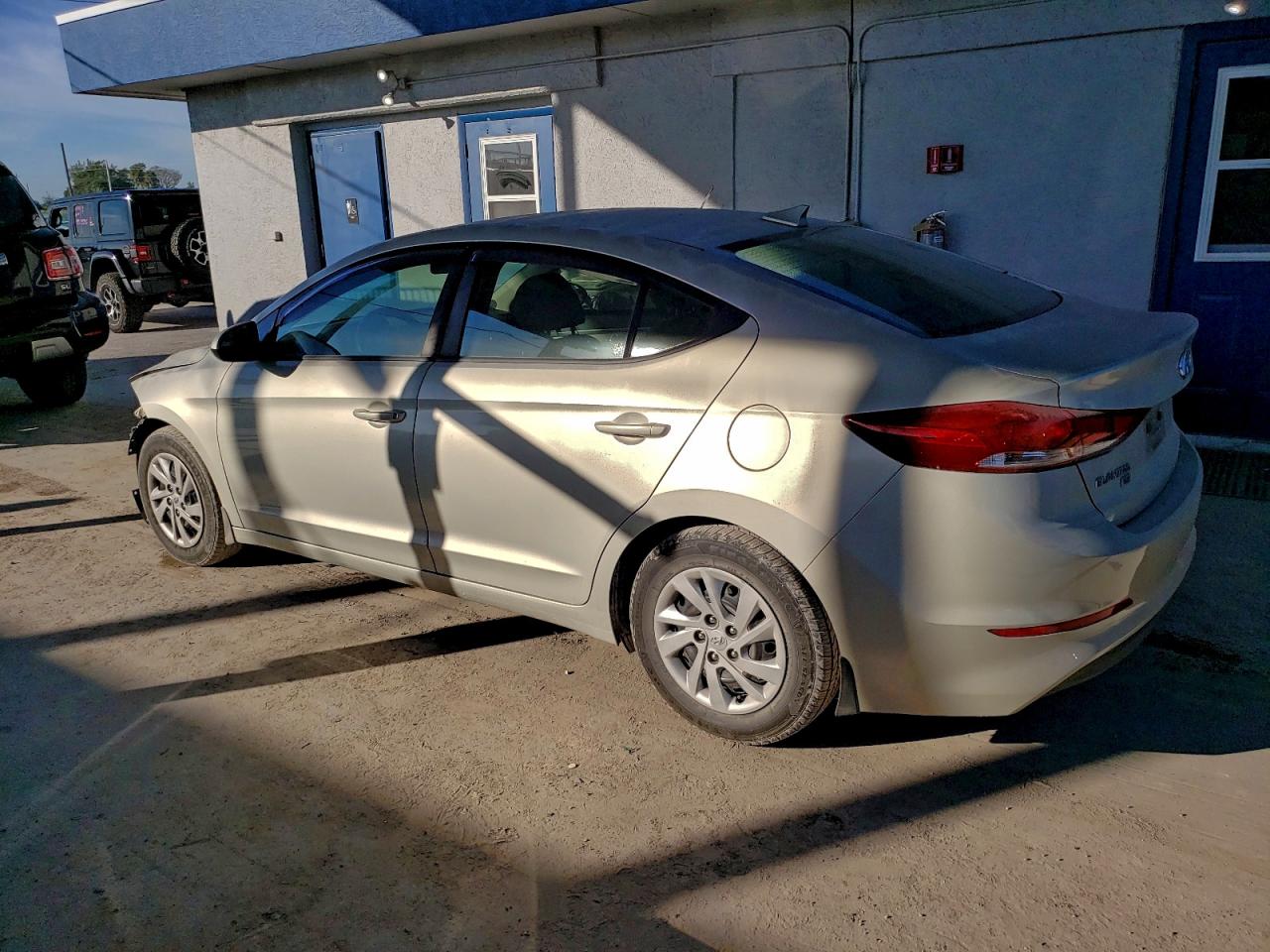 2017 HYUNDAI ELANTRA SE photo 2
