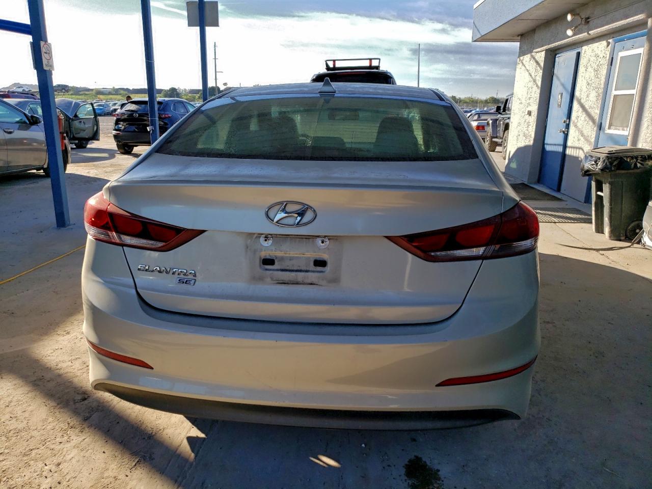2017 HYUNDAI ELANTRA SE photo 6