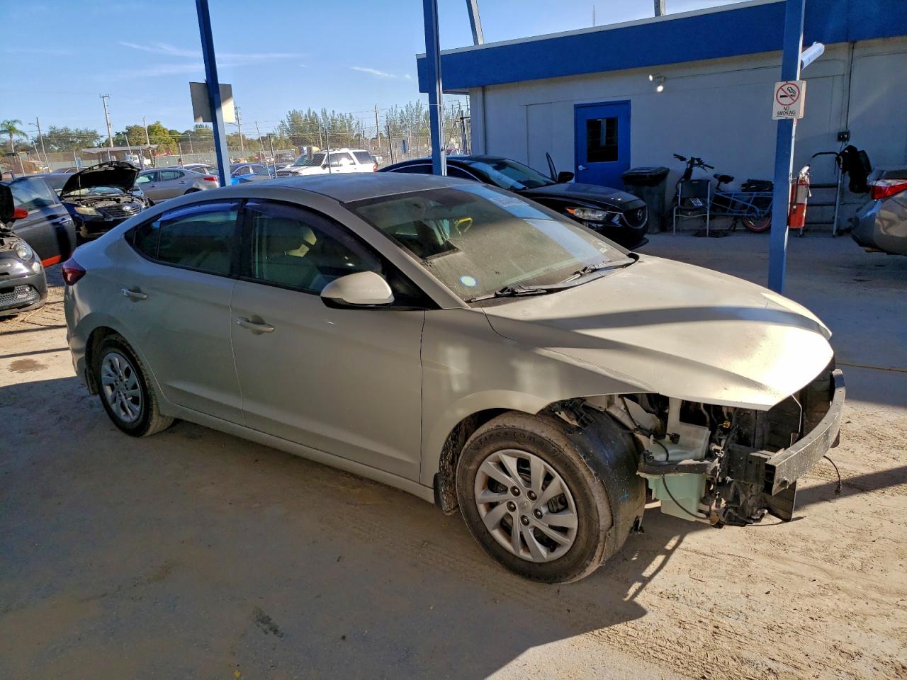 2017 HYUNDAI ELANTRA SE photo 4