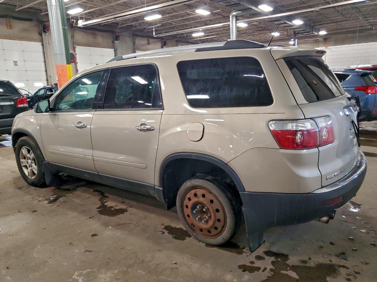 2011 GMC ACADIA SLE photo 2