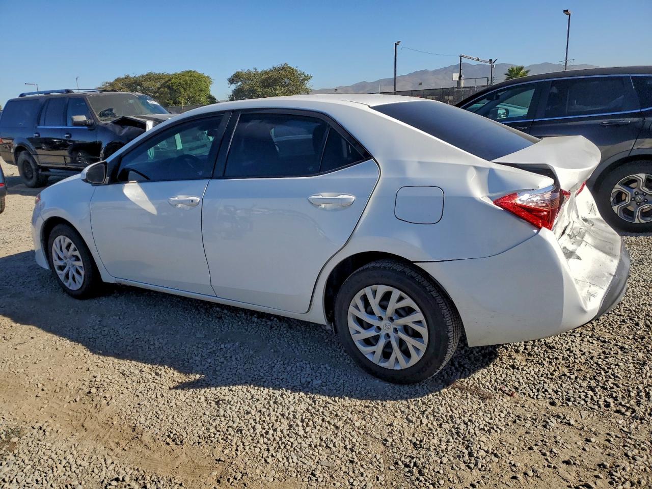 2018 TOYOTA COROLLA L photo 3