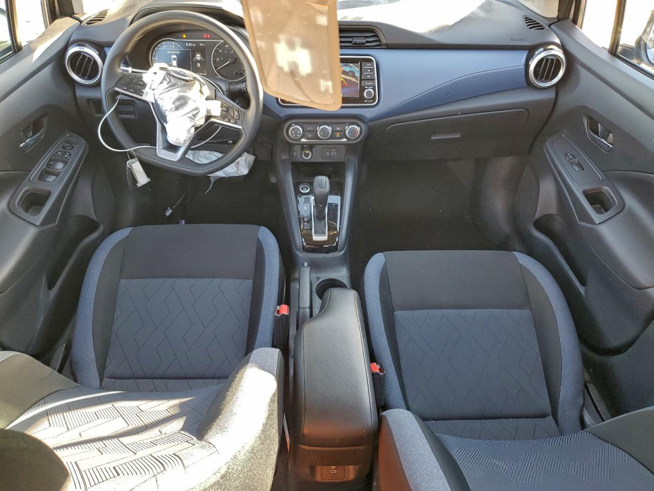2025 NISSAN VERSA SV photo 8