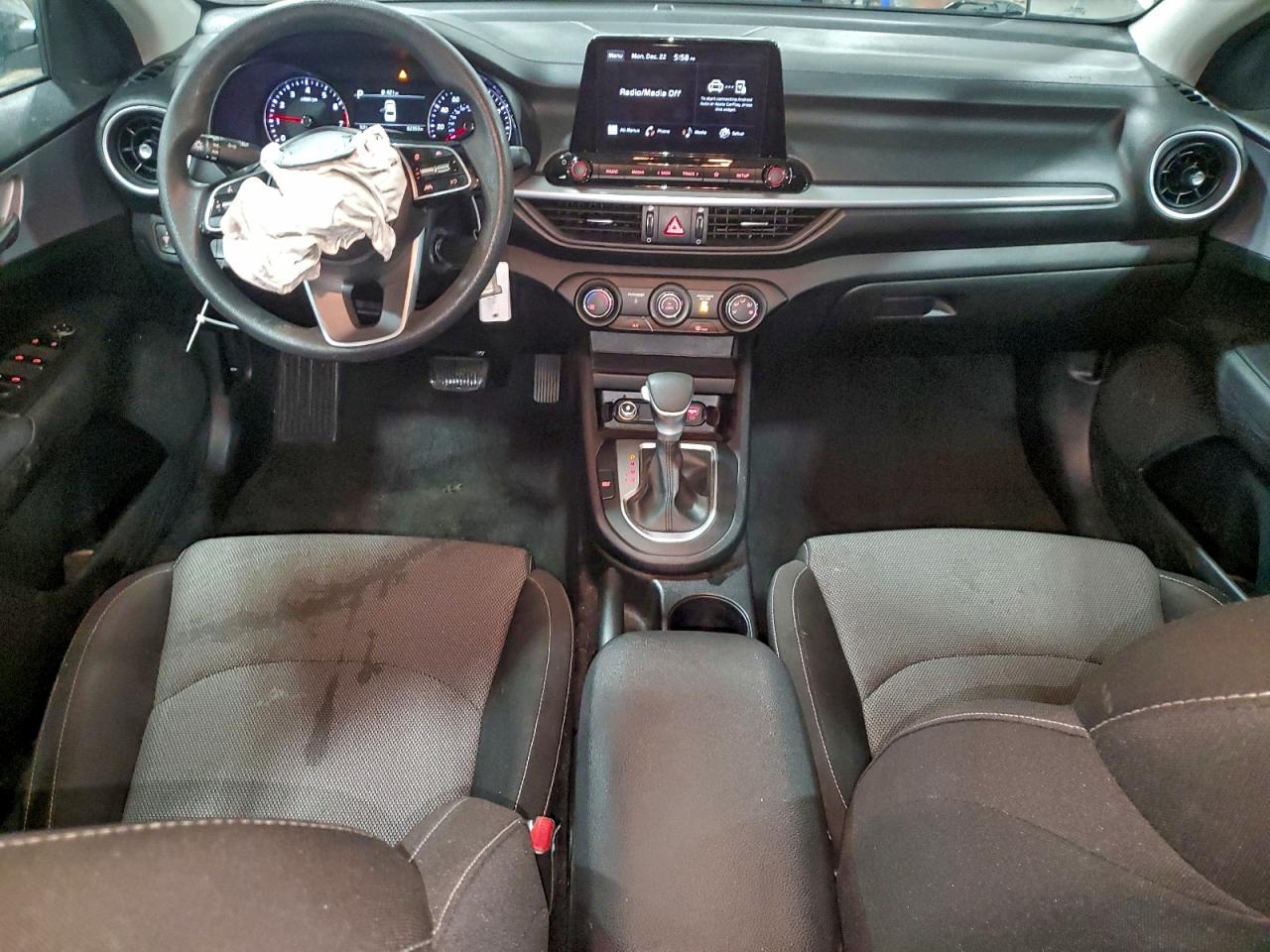 2024 KIA FORTE LX photo 8