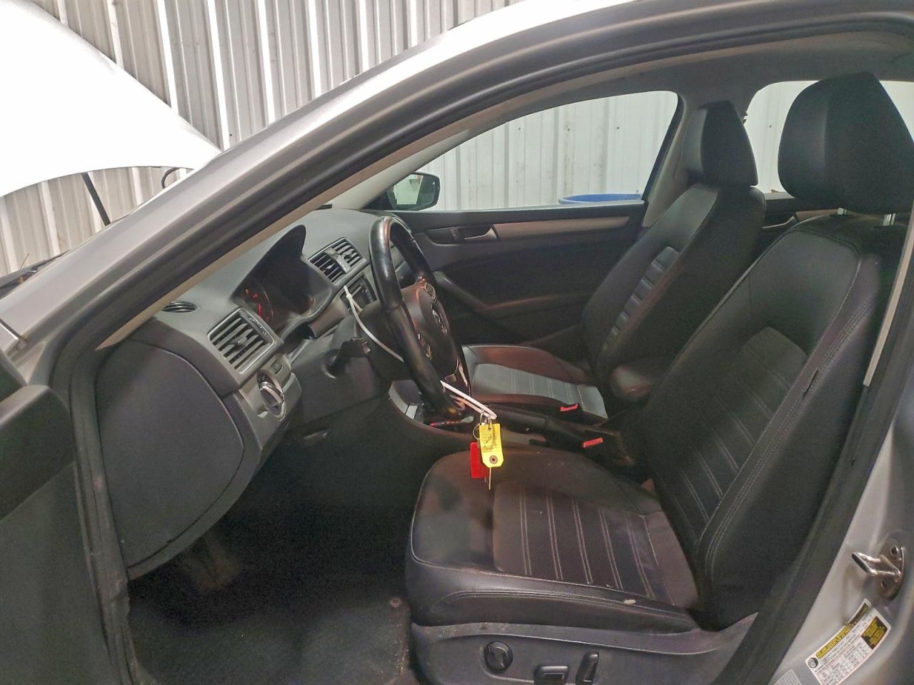 2015 VOLKSWAGEN PASSAT SE photo 13