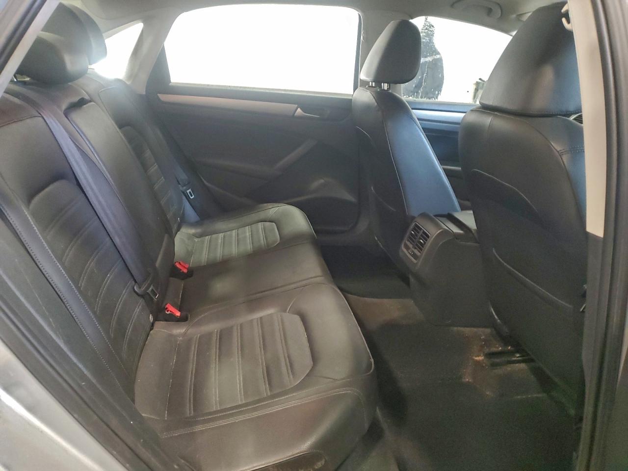 2015 VOLKSWAGEN PASSAT SE photo 19