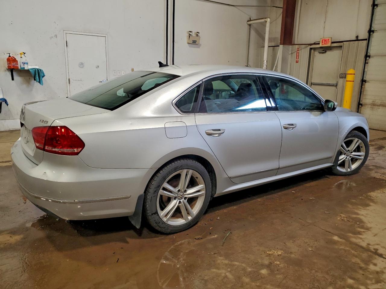 2015 VOLKSWAGEN PASSAT SE photo 5