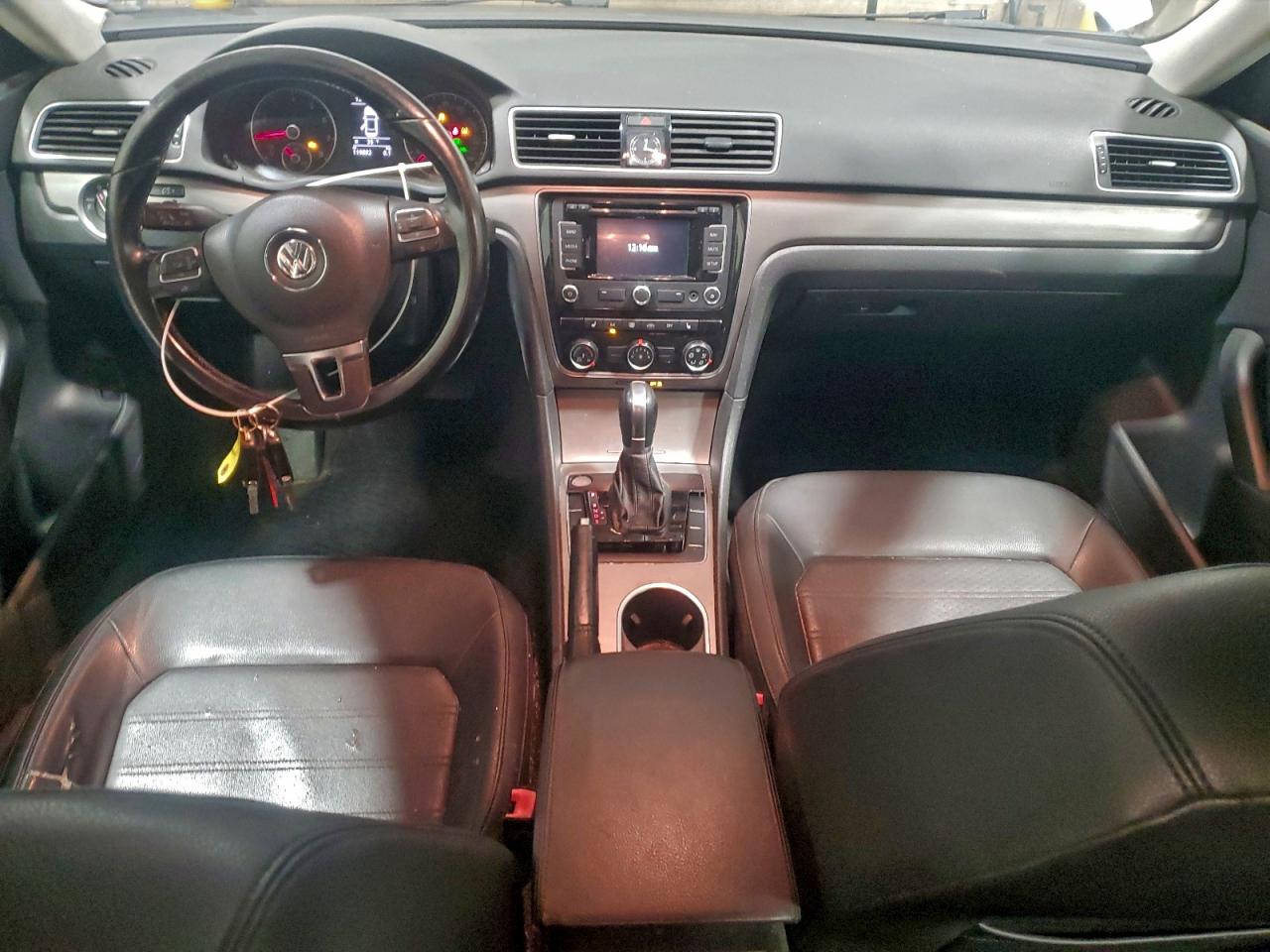 2015 VOLKSWAGEN PASSAT SE photo 15