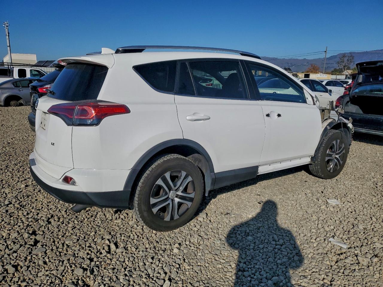 2016 TOYOTA RAV4 LE photo 3
