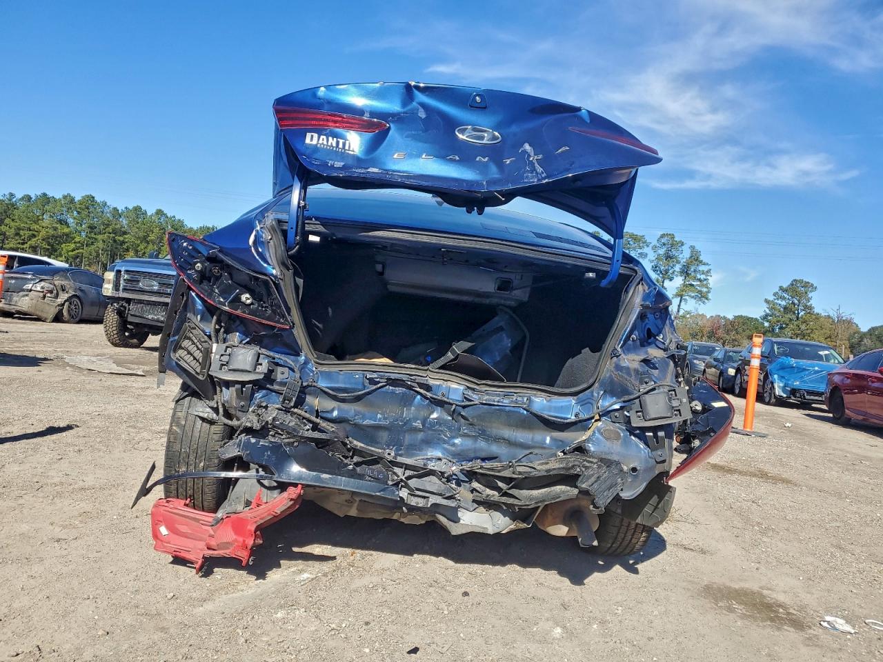 2019 HYUNDAI ELANTRA SEL photo 6
