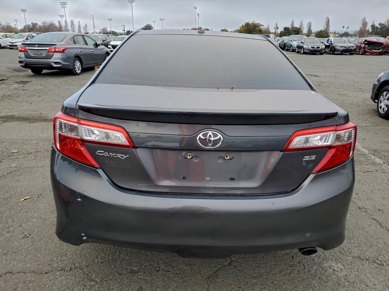 2014 TOYOTA CAMRY L photo 6