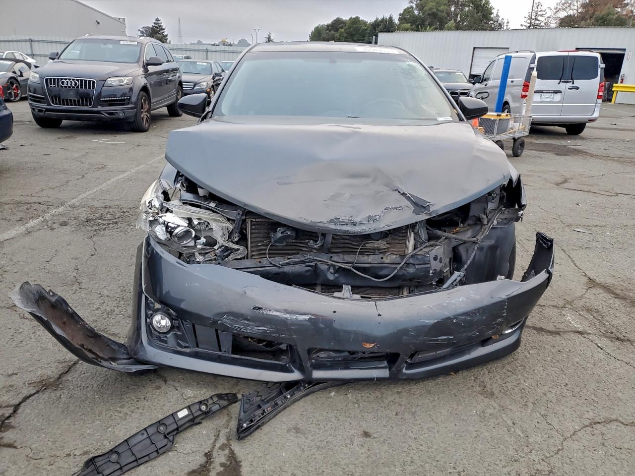2014 TOYOTA CAMRY L photo 5
