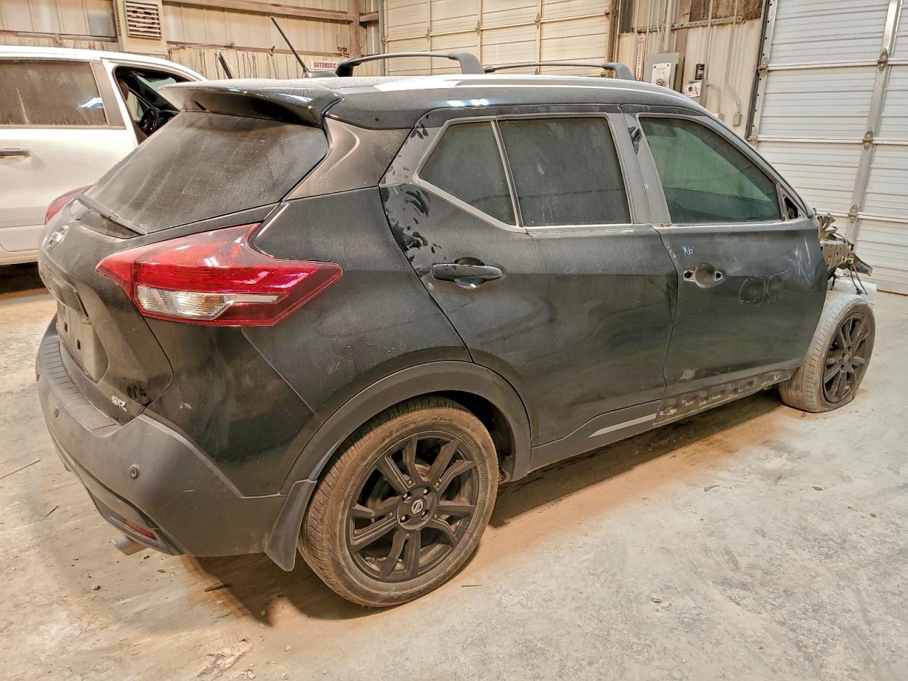 2020 NISSAN KICKS SR photo 3