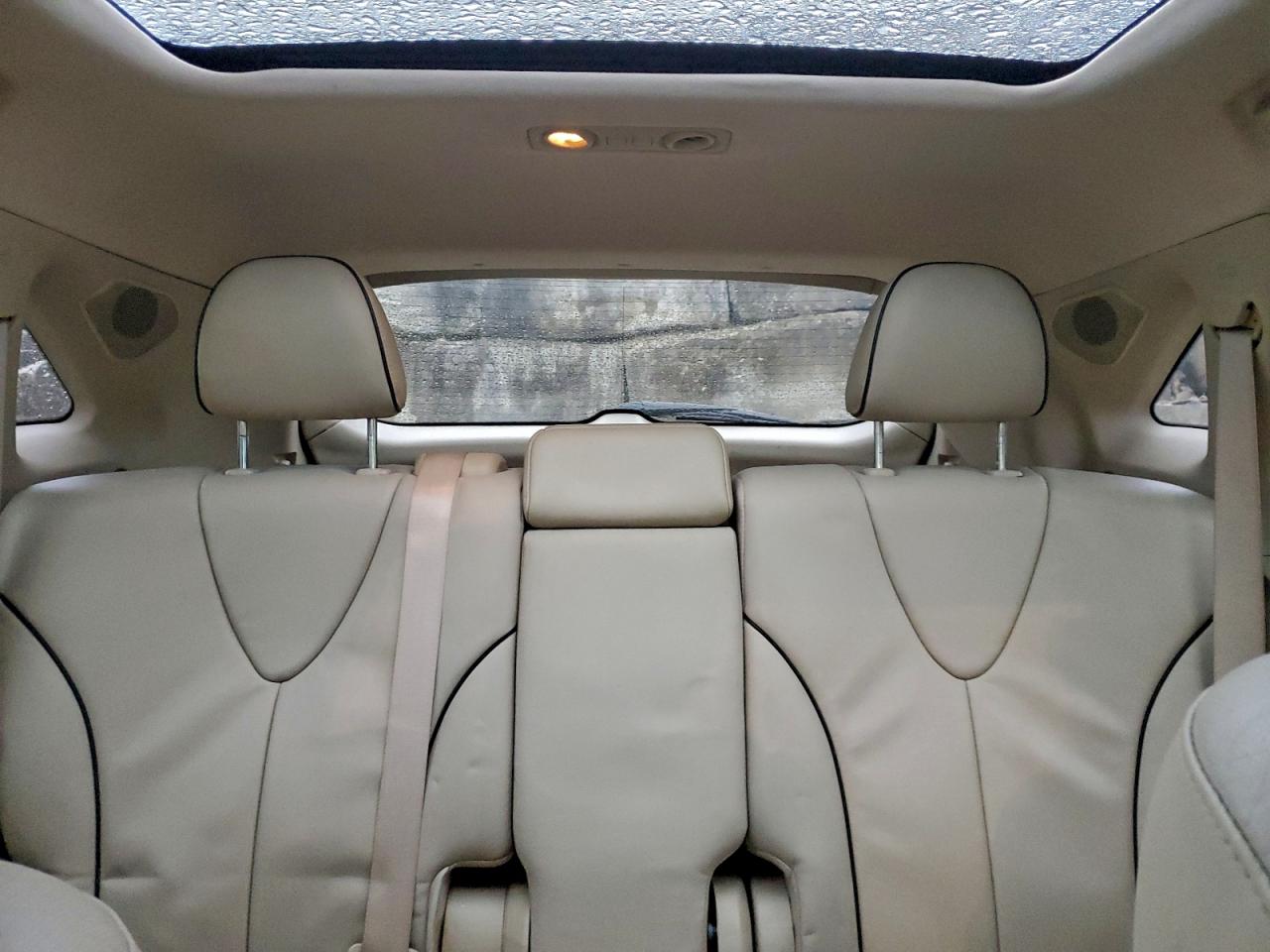 2010 TOYOTA VENZA photo 19