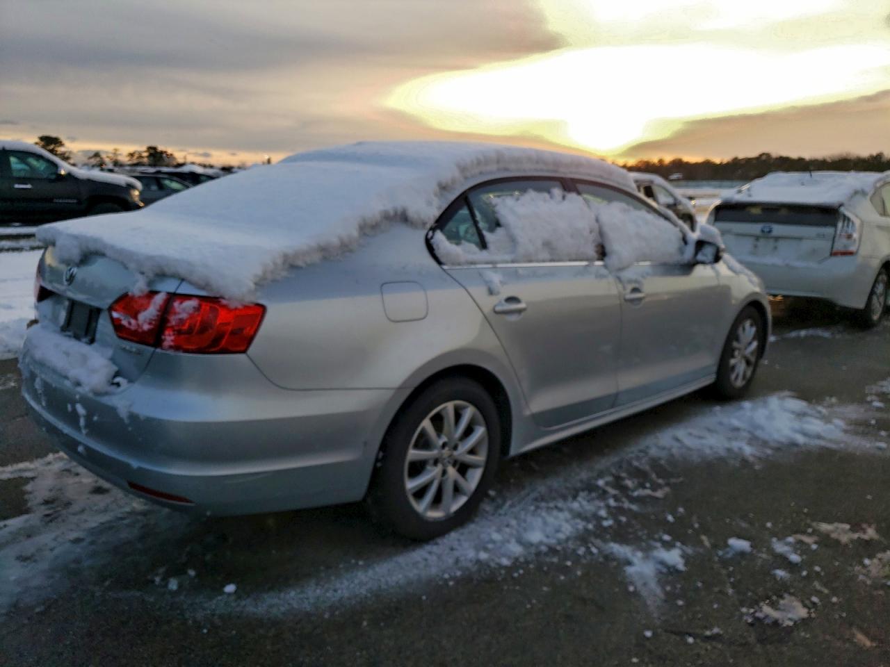 2013 VOLKSWAGEN JETTA SE photo 3