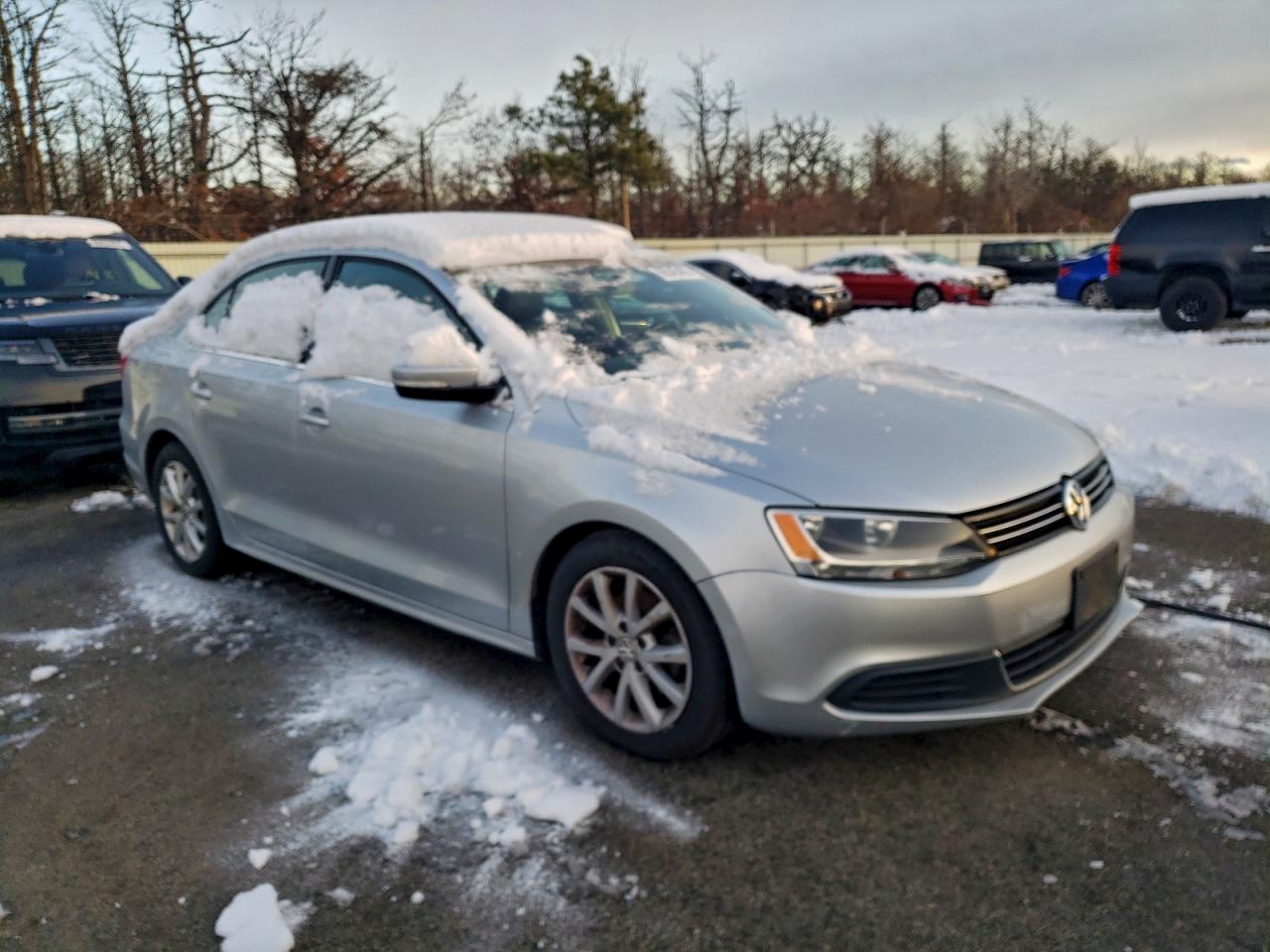 2013 VOLKSWAGEN JETTA SE photo 4