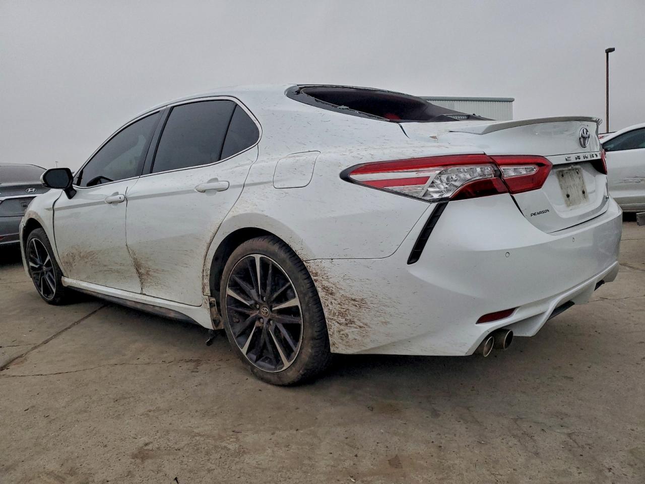 2018 TOYOTA CAMRY XSE photo 2