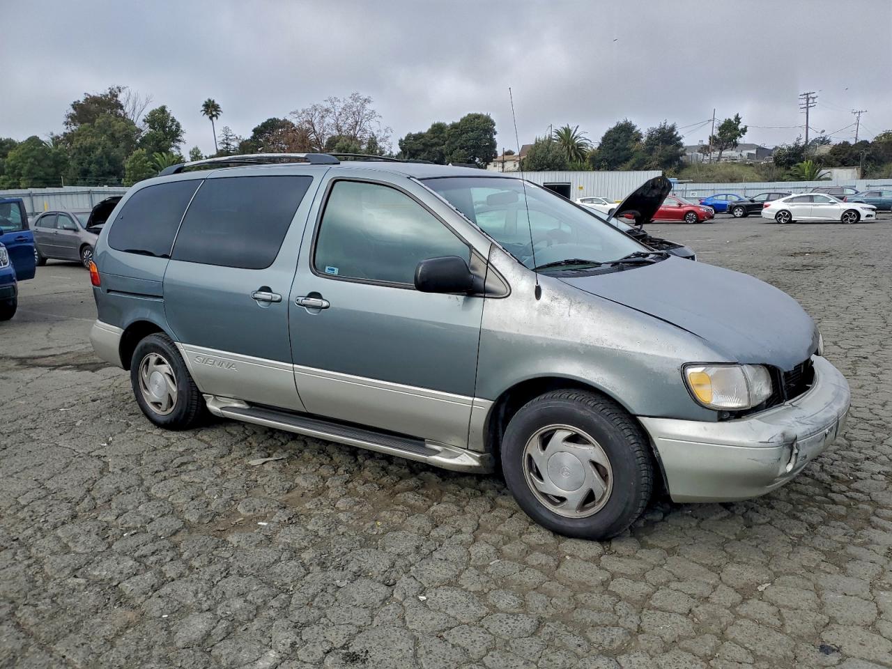 2000 TOYOTA SIENNA LE photo 7