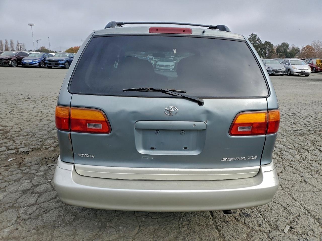 2000 TOYOTA SIENNA LE photo 11