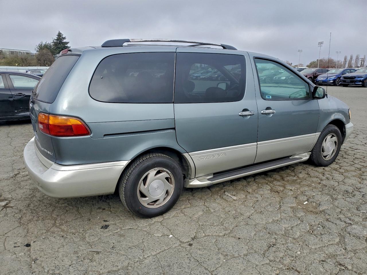 2000 TOYOTA SIENNA LE photo 5