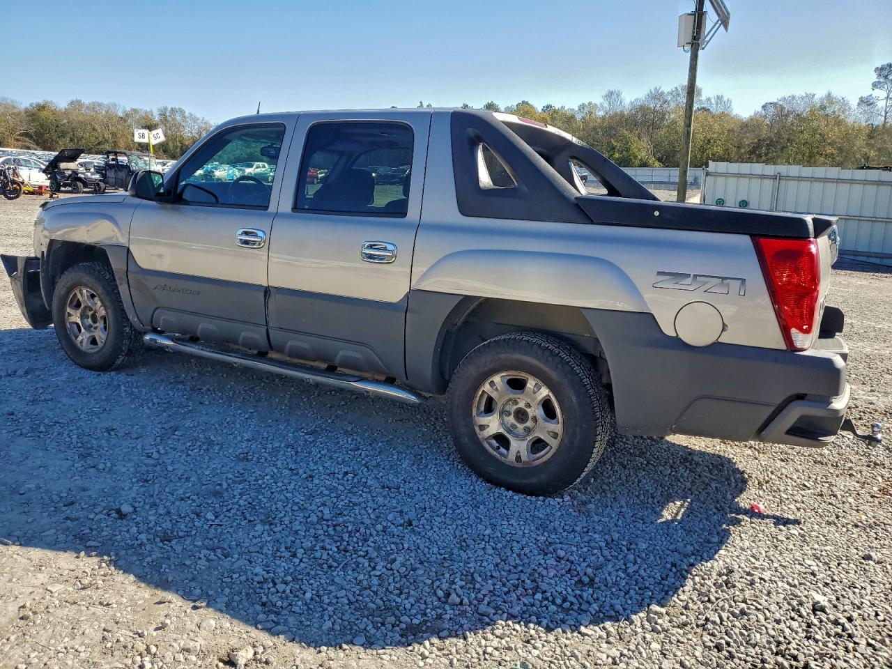 2004 CHEVROLET AVALANCHE K1500 photo 2
