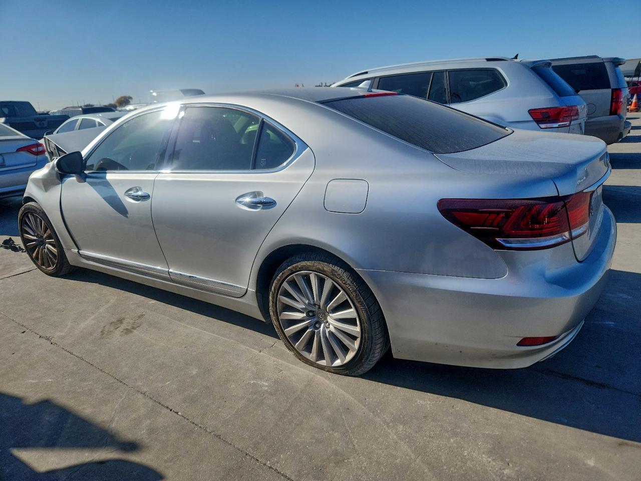 2013 LEXUS LS 460 photo 2