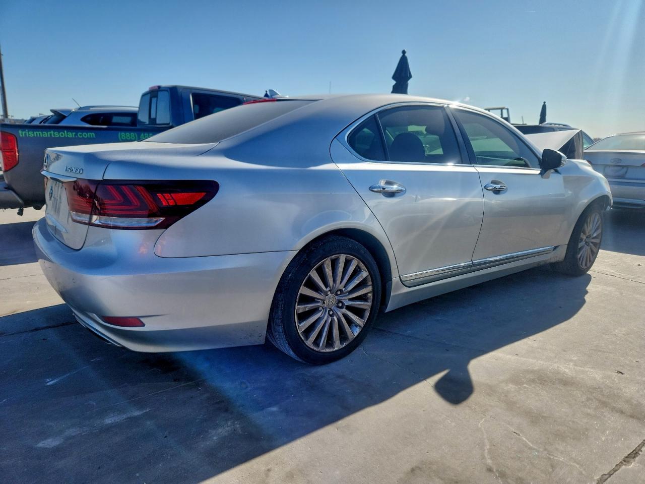 2013 LEXUS LS 460 photo 3