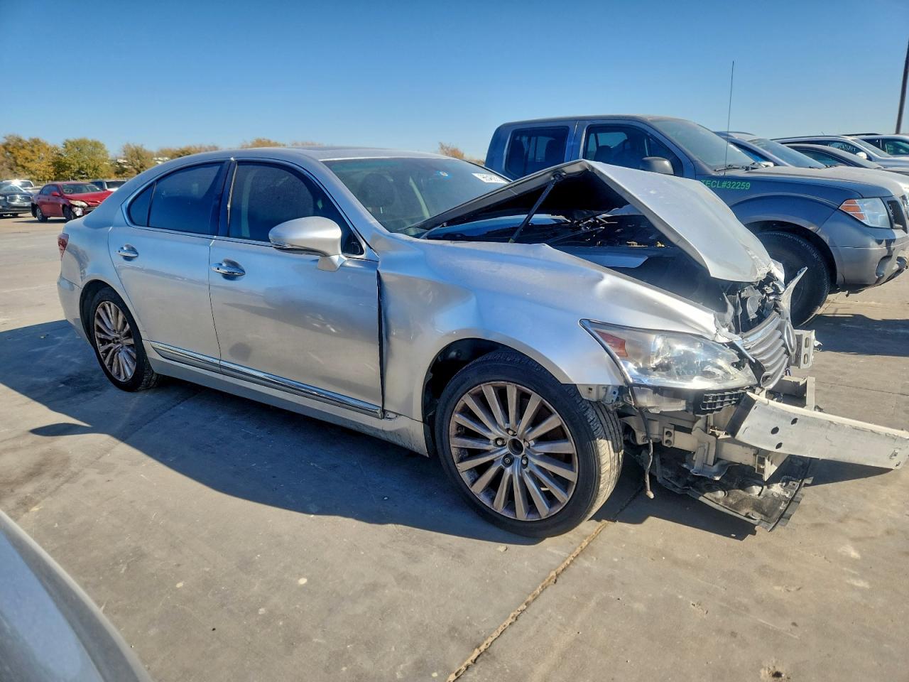 2013 LEXUS LS 460 photo 4